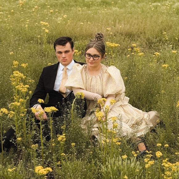 Meet your Posher, Hannah - Picture 1 of 8